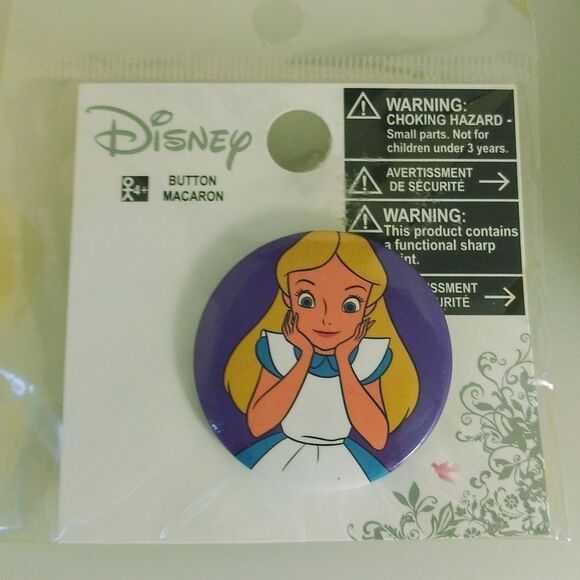 Disney's Alice In Wonderland Button Macaron - Picture 1 of 2